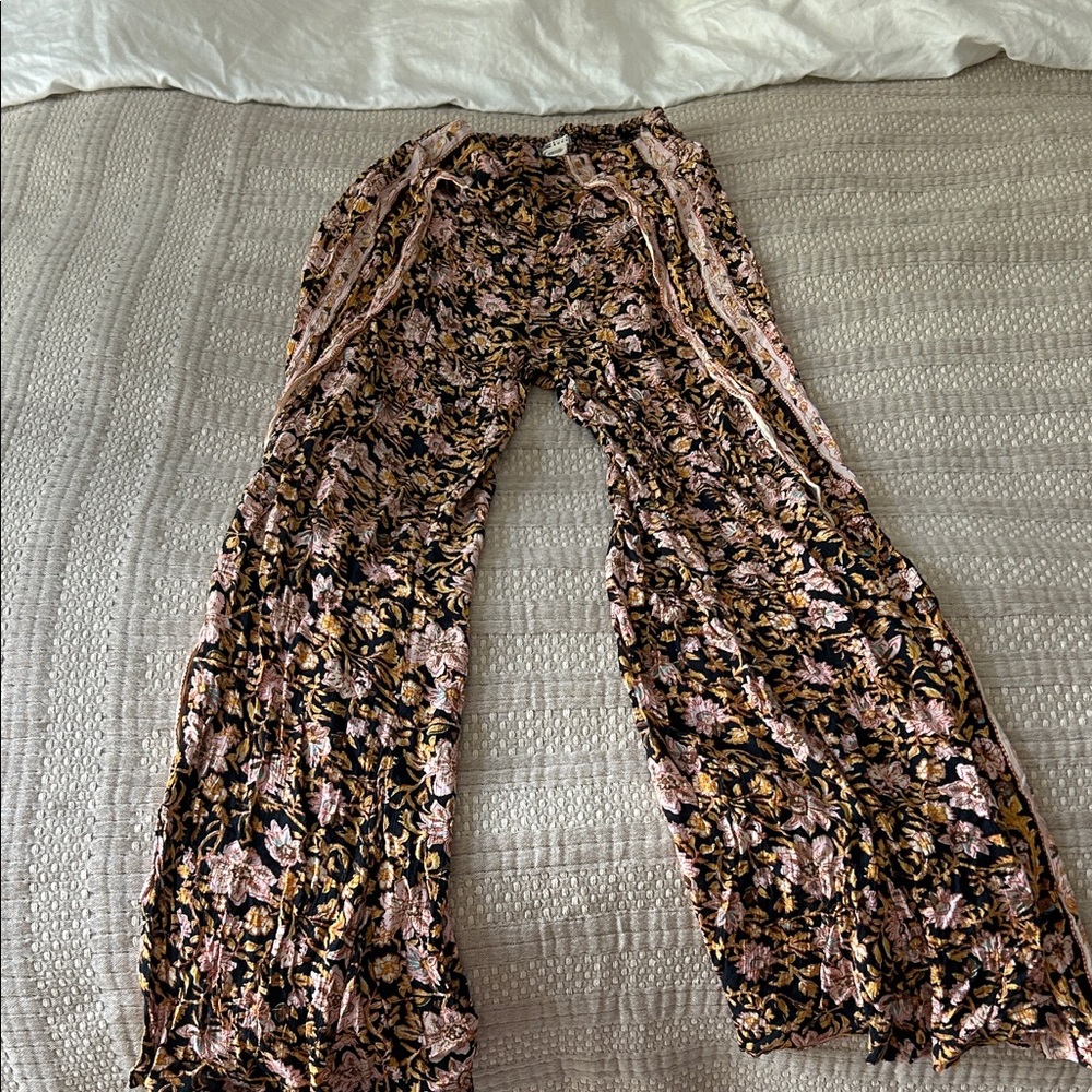 Billabong floral Wide-Leg Lounge Pants — Pink & Black